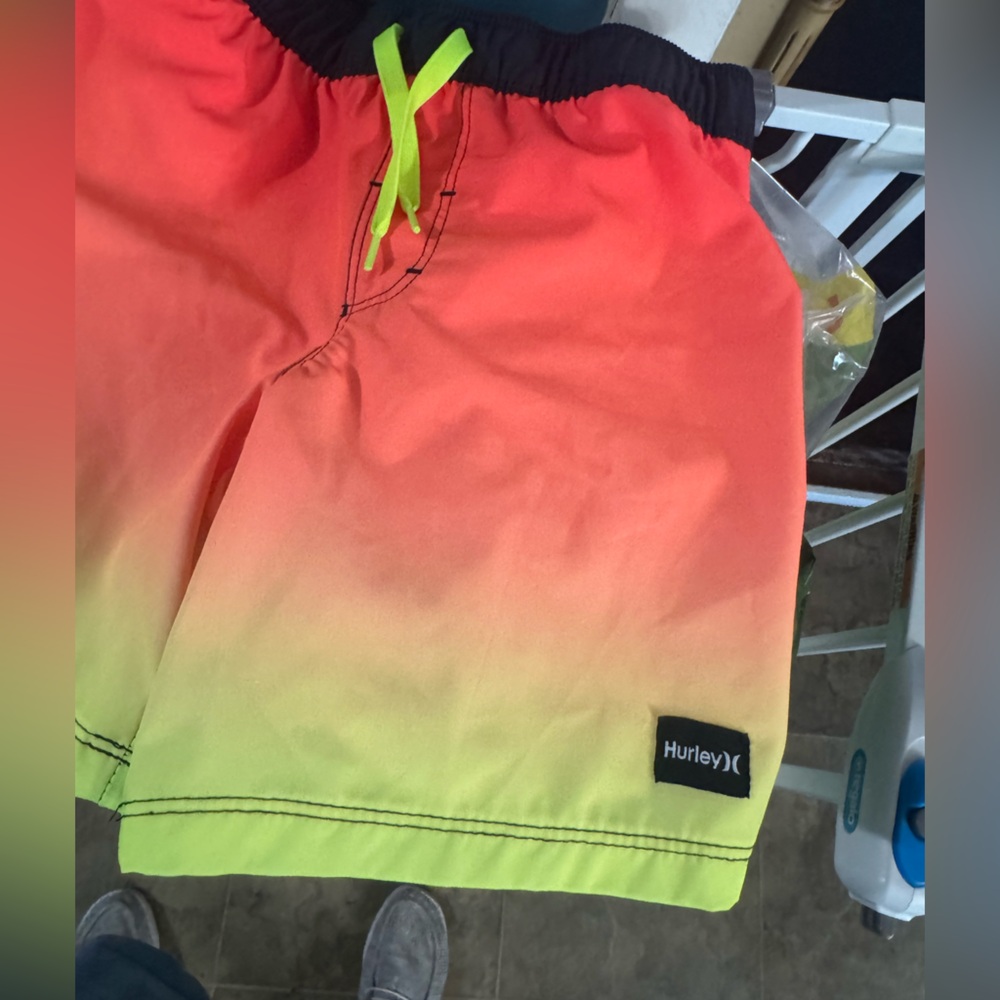 Hurley Size 5/6 Swim Trunks - Picture 2 of 4
